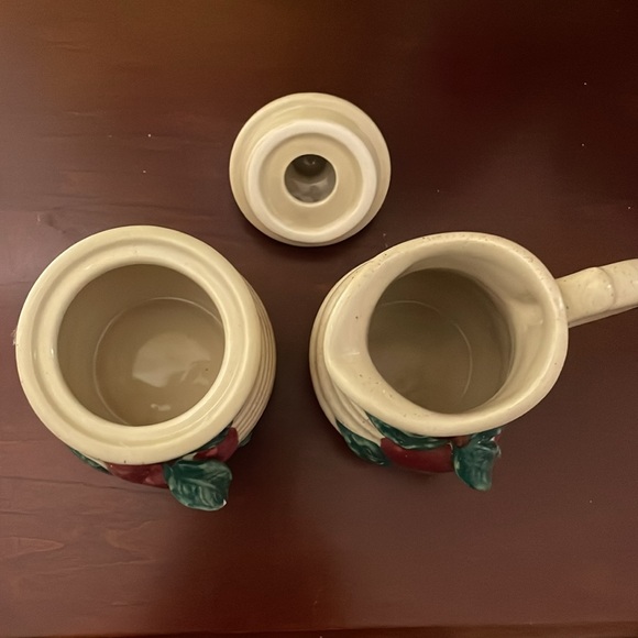 Cracker Barrel Cream & Sugar Set w Lid Country Apple Design Embossed 3D - Picture 3 of 5